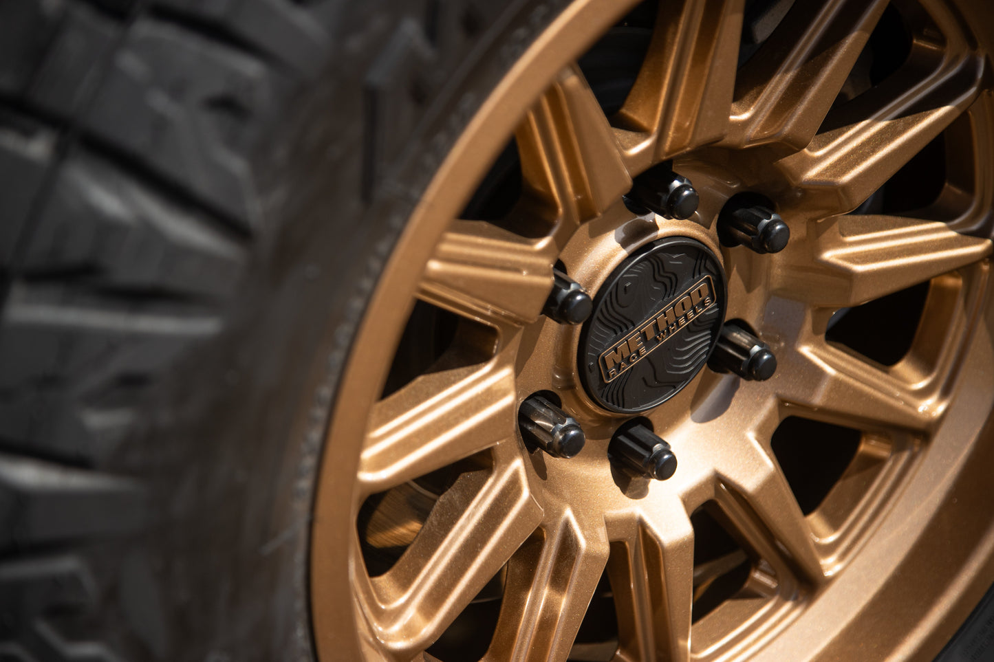 323 | Gloss Bronze