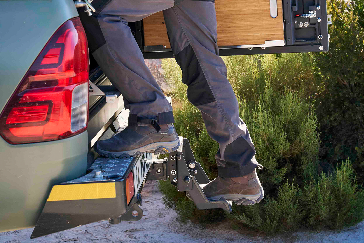 alu-cab Tow Bar Step