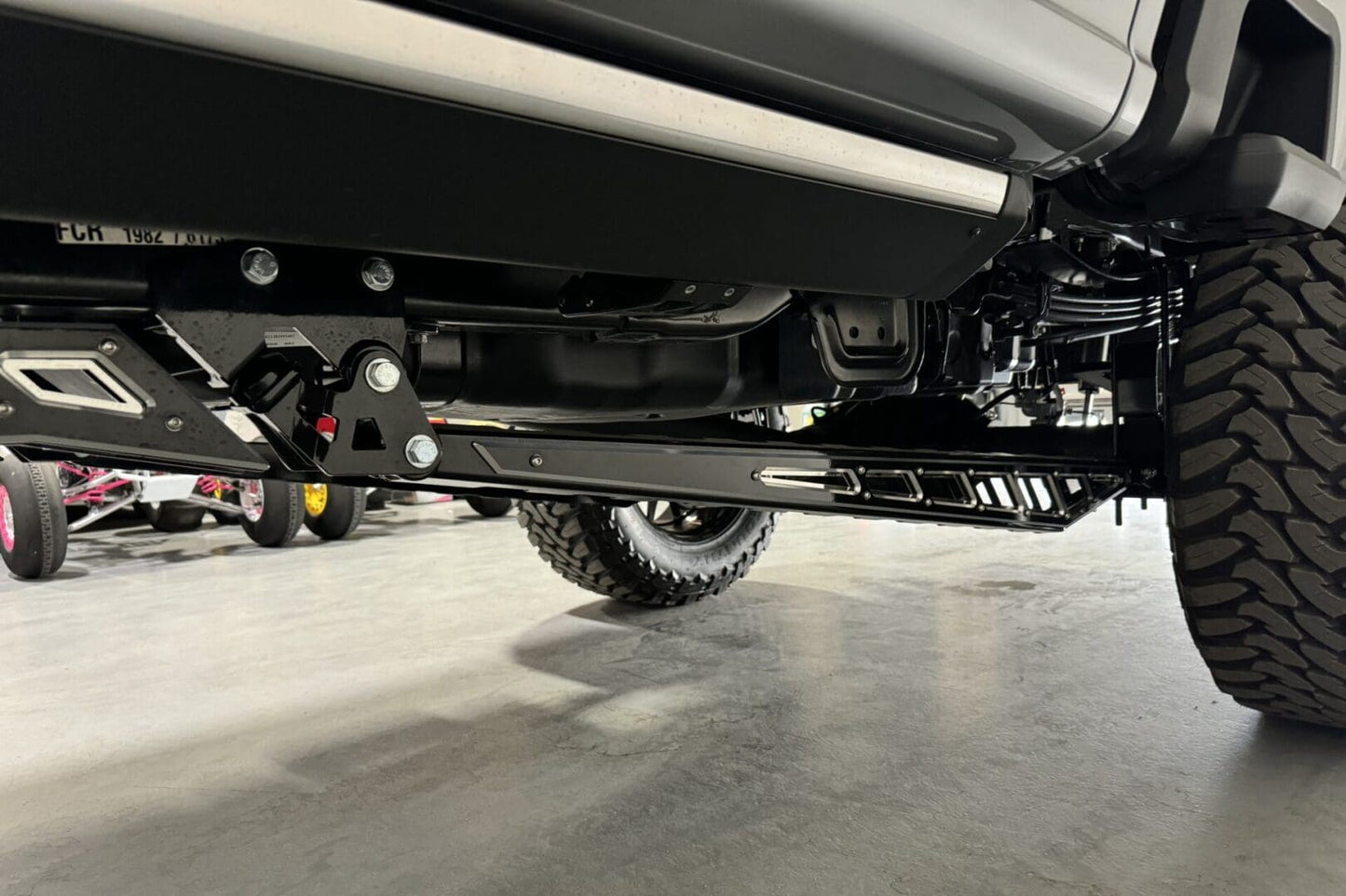 McGaughy's Premium S/S Traction Bar Kit 2023-2026 Ford F-350 4WD Crew Cab Long Bed - 57254