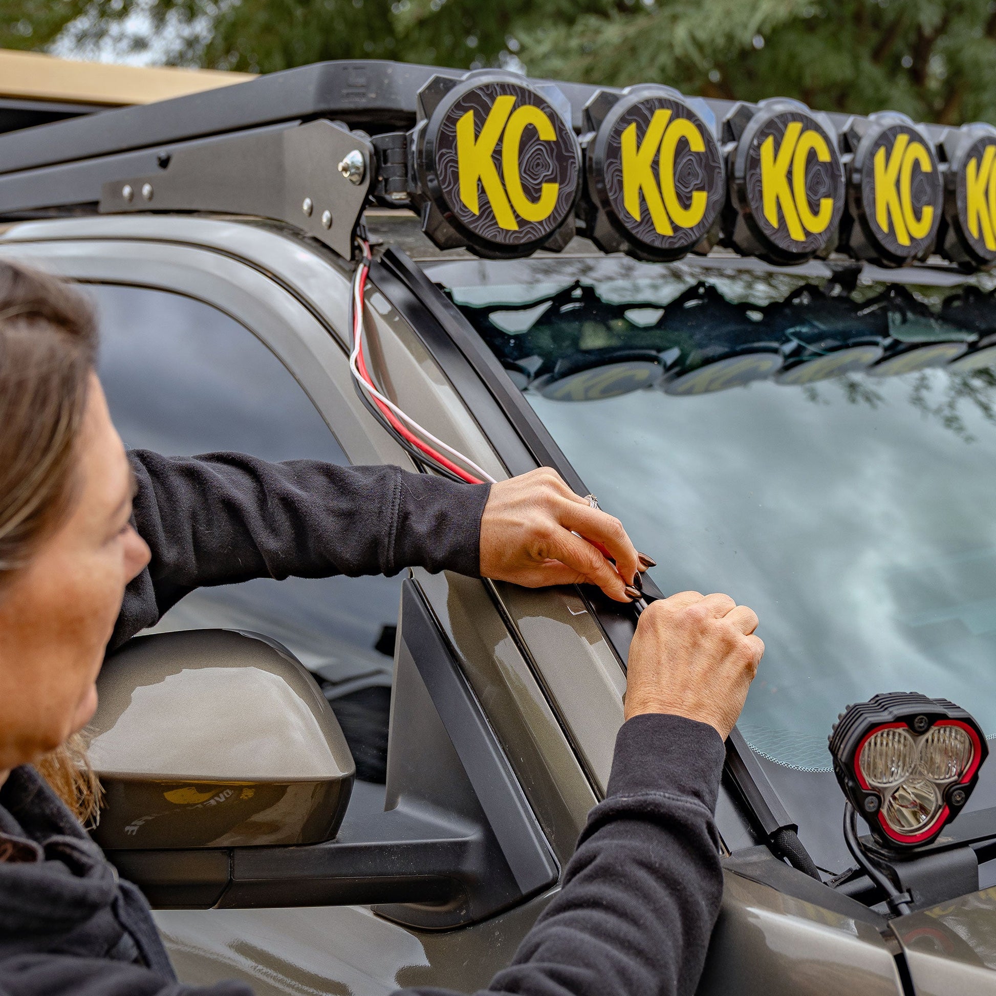 Universal Wire Hider (New)