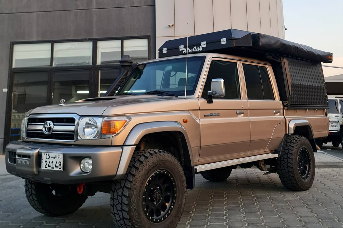 alu-cab Canopy Camper Basic - LandCruiser