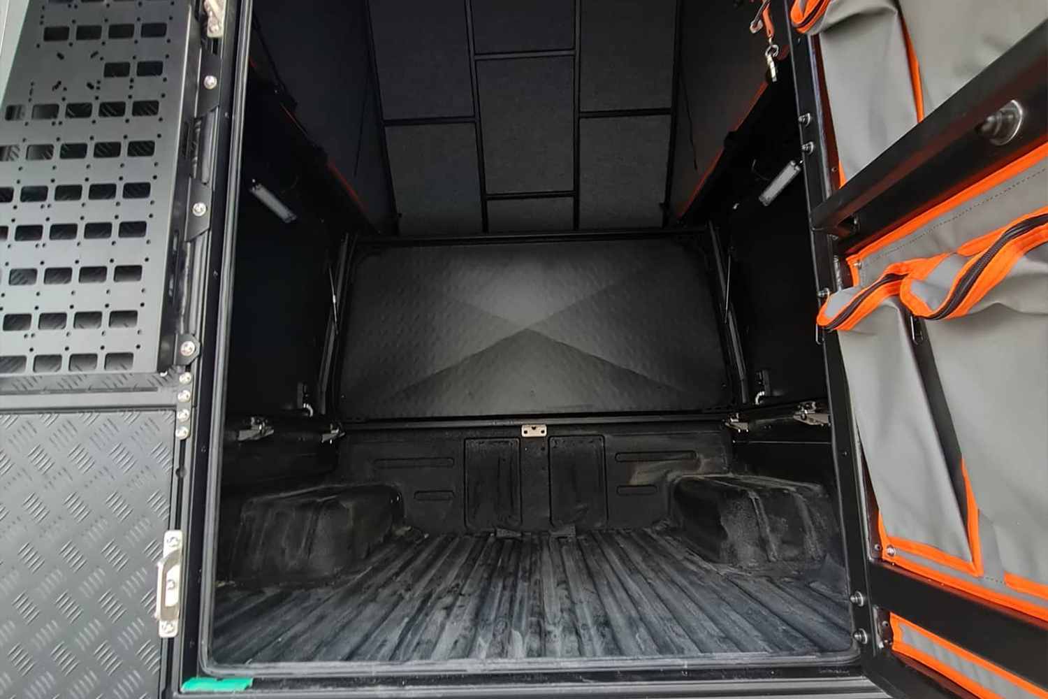 alu-cab Canopy Camper Deluxe - LandCruiser
