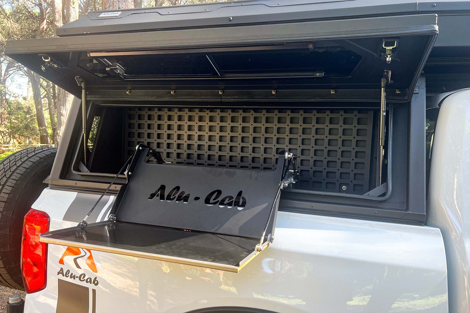 alu-cab Fold-Out Canopy Kitchen Table
