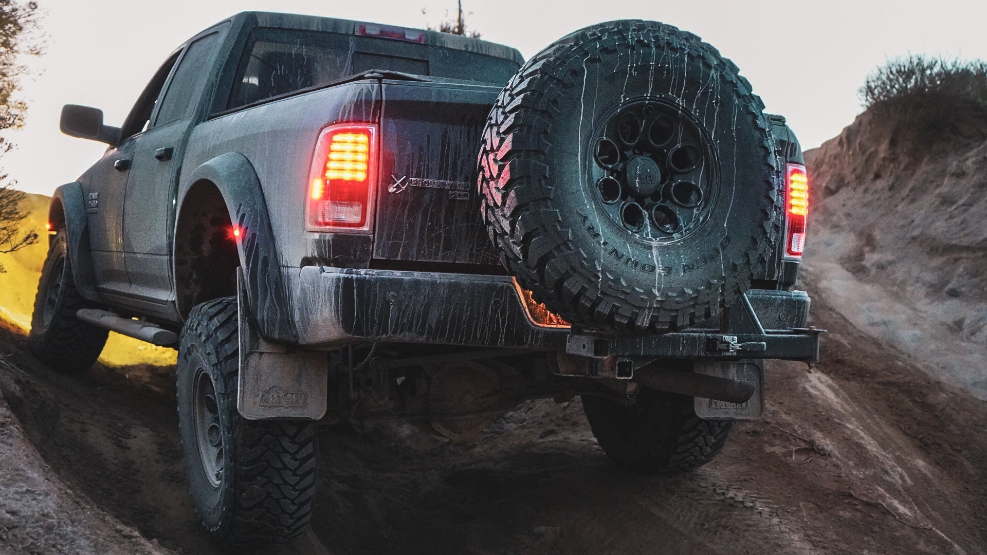 RIGD SUPPLY UltraSwing® Mega-Fit Spare Tire Hitch Mount 2"