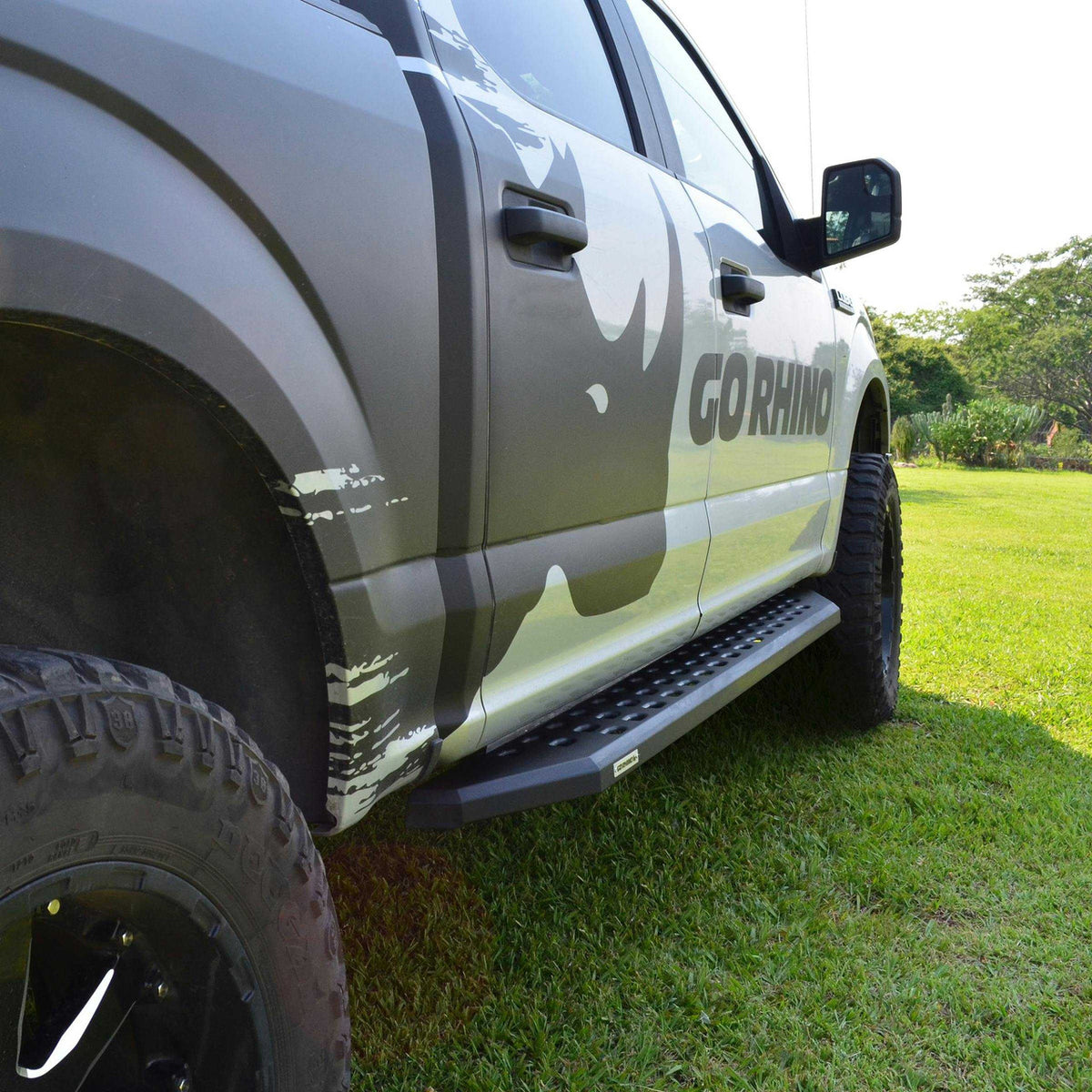 Go Rhino RB20 Running Board Side Steps | Chevrolet Silverado 1500/2500 (2020+) - Powdercoat Black Finish