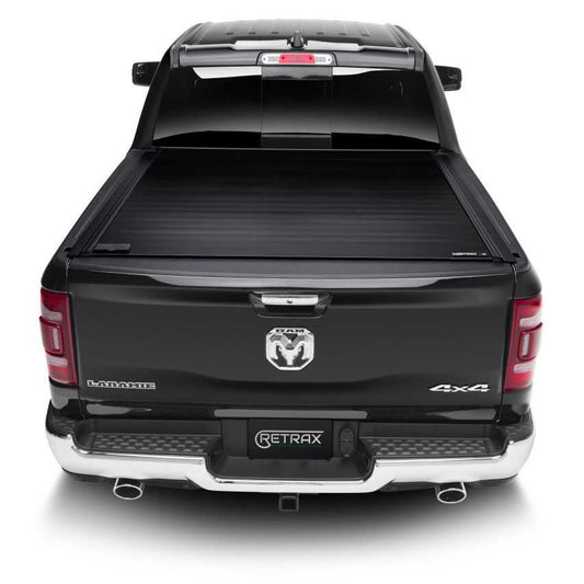 Retrax RETRAXONE MX | Manual Polycarbonate Retractable Bed Cover | RAM 1500 DT 5'7 Crew Cab w/RAMBOX (2021+)