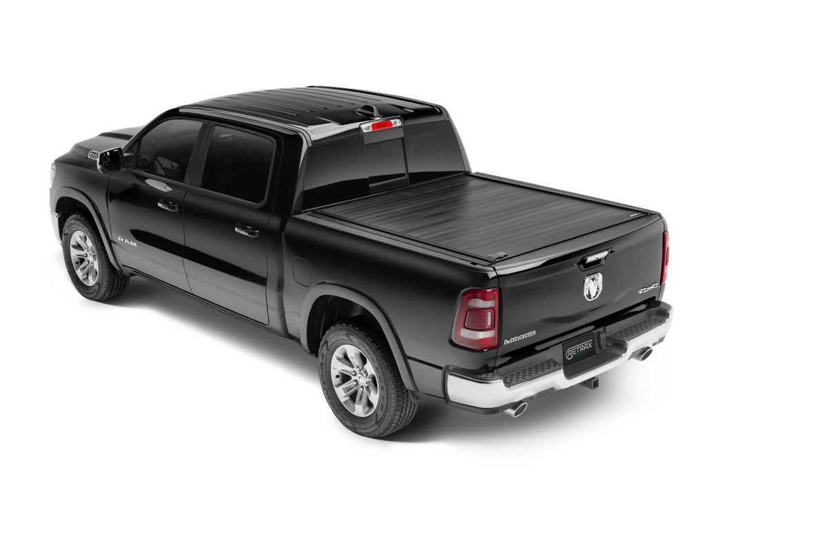 Retrax RETRAXONE MX | Manual Polycarbonate Retractable Bed Cover | RAM 1500 DT 5'7 Crew Cab w/RAMBOX (2021+)