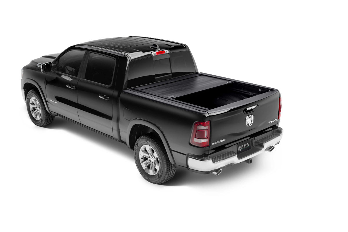 Retrax RETRAXONE MX | Manual Polycarbonate Retractable Bed Cover | RAM 1500 DT 5'7 Crew Cab w/RAMBOX (2021+)