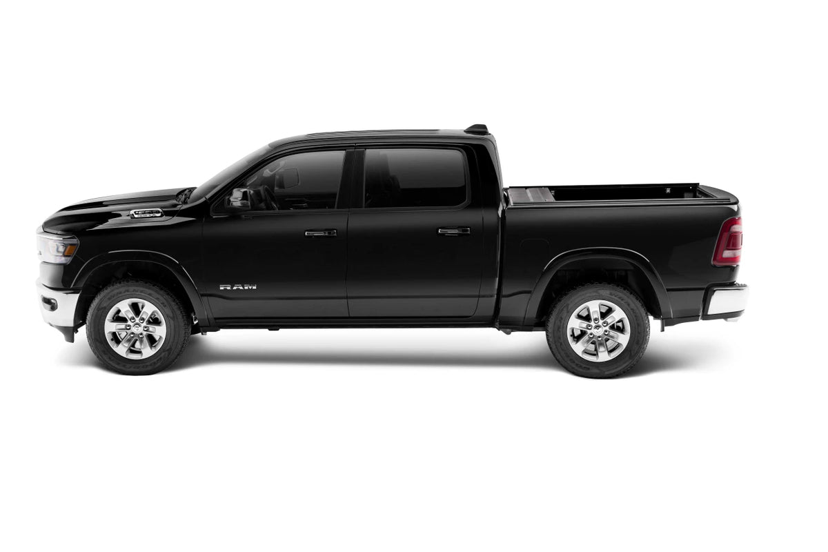 Retrax RETRAXONE MX | Manual Polycarbonate Retractable Bed Cover | RAM 1500 DT 5'7 Crew Cab w/RAMBOX (2021+)