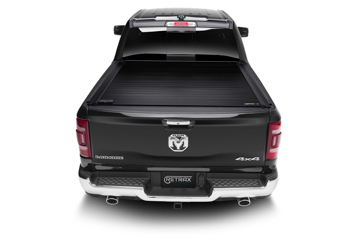 Retrax RETRAXONE MX | Manual Polycarbonate Retractable Bed Cover | RAM 1500 DT 5'7 Crew Cab w/RAMBOX (2021+)