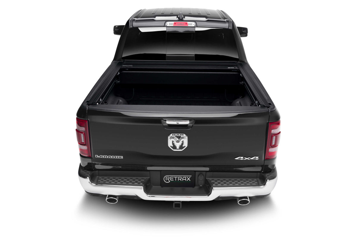 Retrax RETRAXONE MX | Manual Polycarbonate Retractable Bed Cover | RAM 1500 DT 5'7 Crew Cab w/RAMBOX (2021+)
