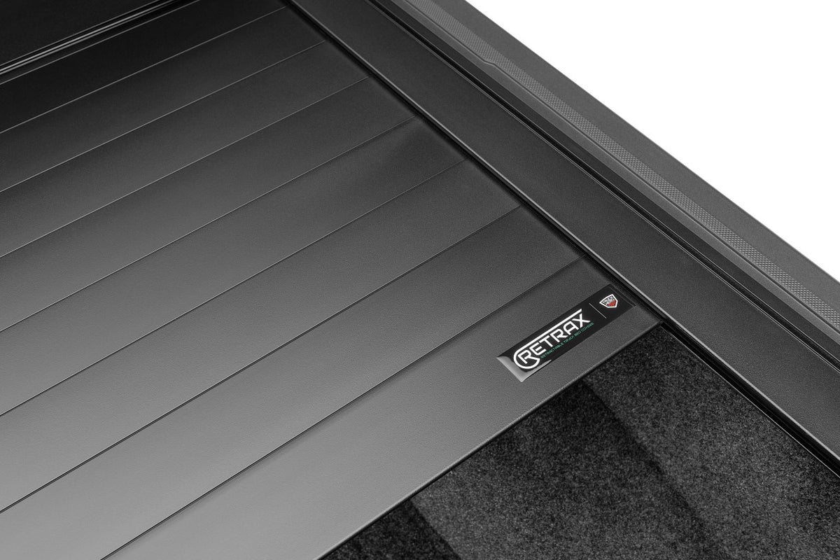 Retrax RETRAXONE XR | Manual Polycarbonate Retractable Bed Cover | RAM 1500 DT 5'7" Crew Cab w/out RAMBOX