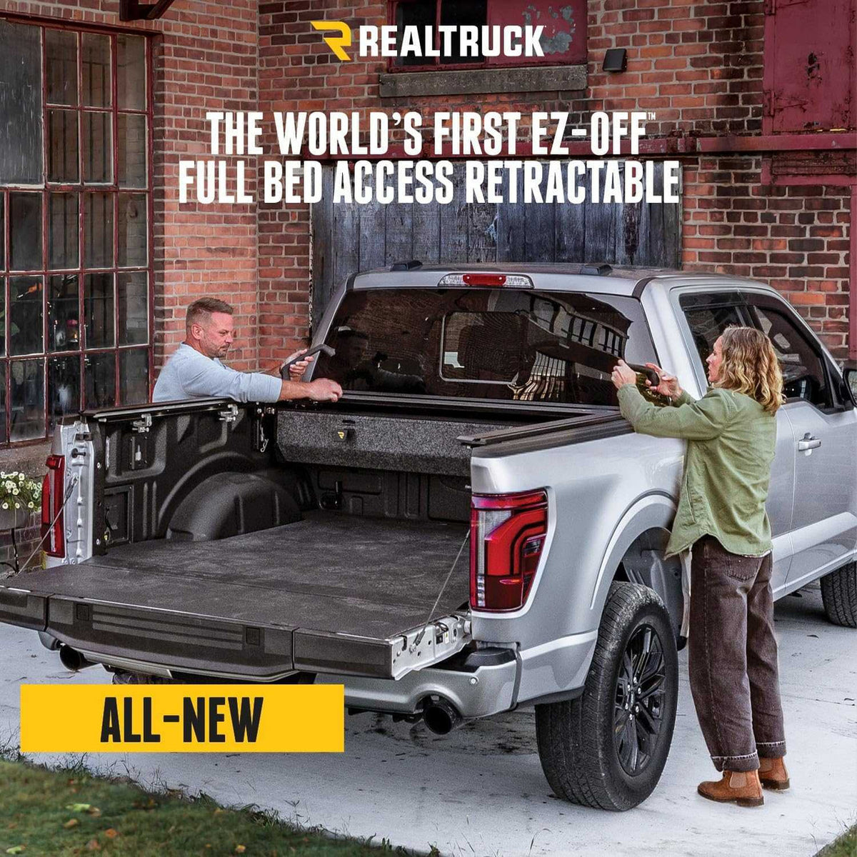 RealTruck RetraxPRO EZ-OFF FRC-4000 Retractable Manual Tonneau Cover w/T-Slot Rails | Chevrolet Silverado 1500 5'10" Bed (202