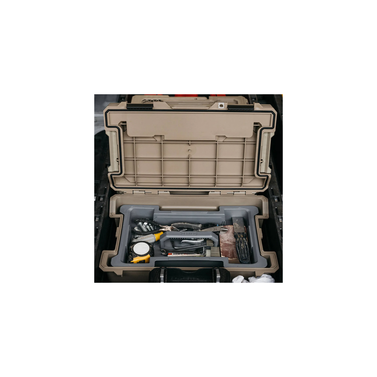 DECKED D-co Cargo Tray