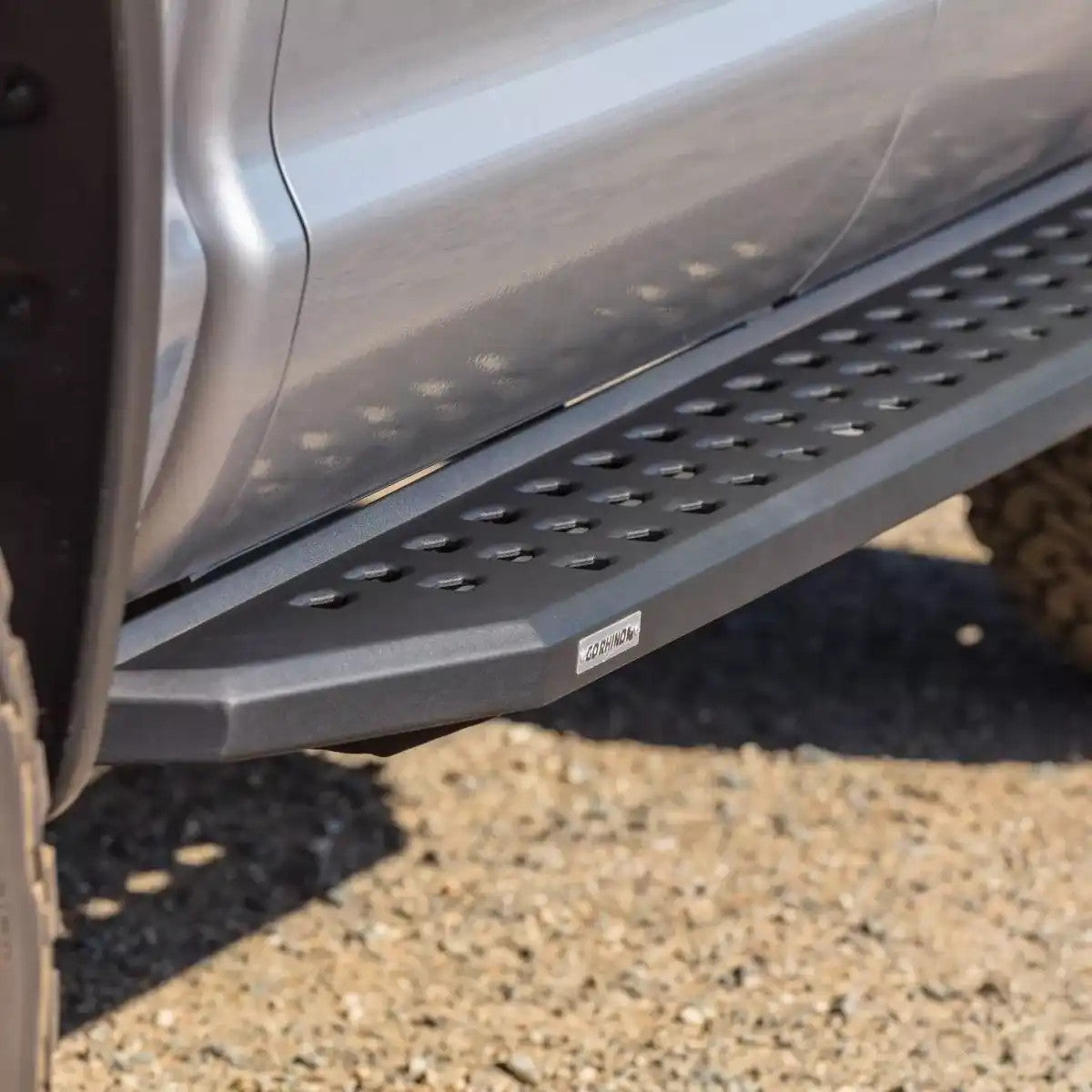 Go Rhino RB20 Running Board Side Steps | Chevrolet Silverado 1500/2500 (2020+) - Powdercoat Black Finish